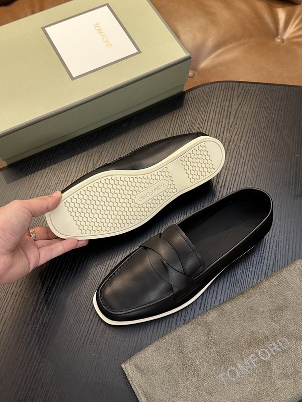 TOM FORD Cambridge 소가죽 로우탑 운동화 001-279212