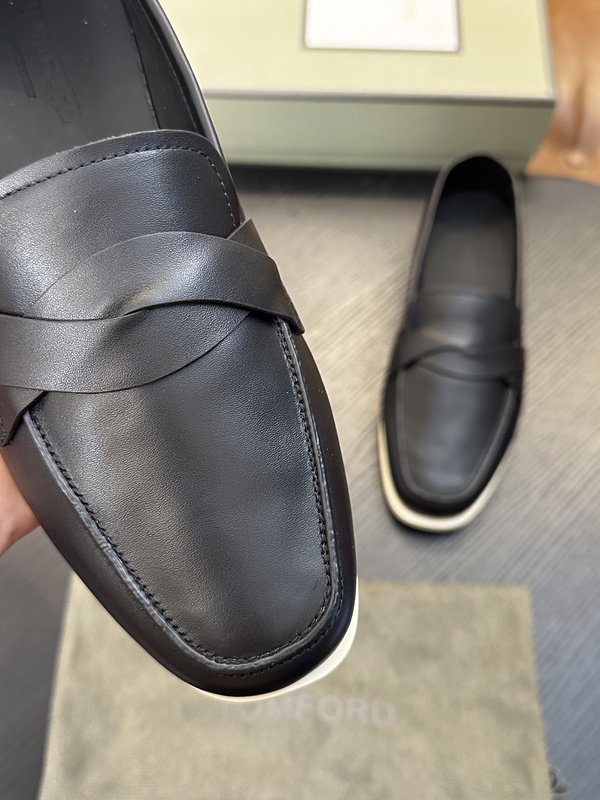 TOM FORD Cambridge 소가죽 로우탑 운동화 001-279212