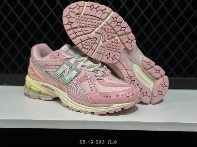 New Balance 레트로 대디 스니커즈 001-279594