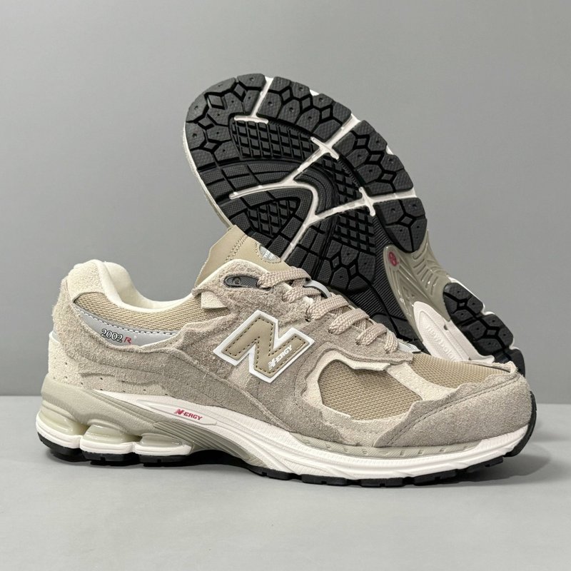 뉴발란스 NB2002R 디컨스트럭션 라이트 카키 러닝화 001-279634
