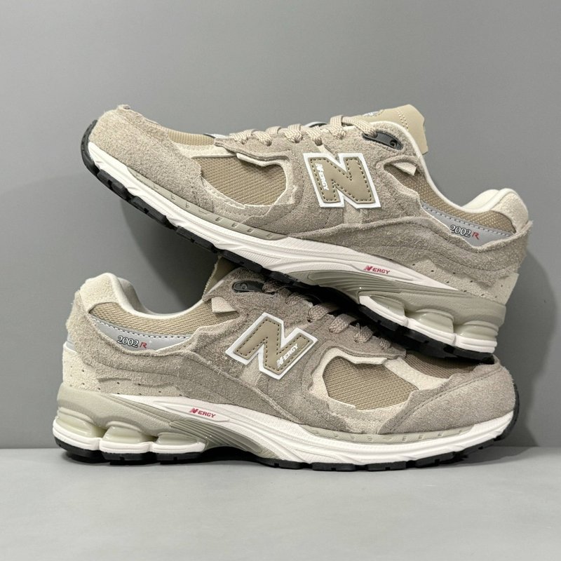 뉴발란스 NB2002R 디컨스트럭션 라이트 카키 러닝화 001-279634