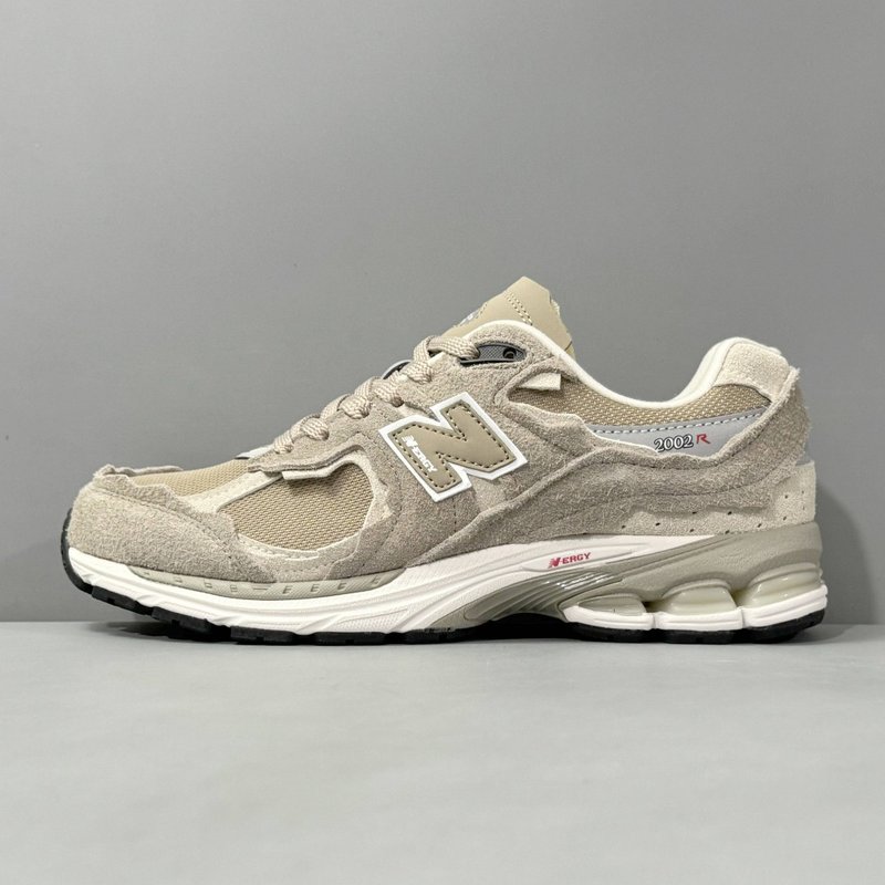 뉴발란스 NB2002R 디컨스트럭션 라이트 카키 러닝화 001-279634