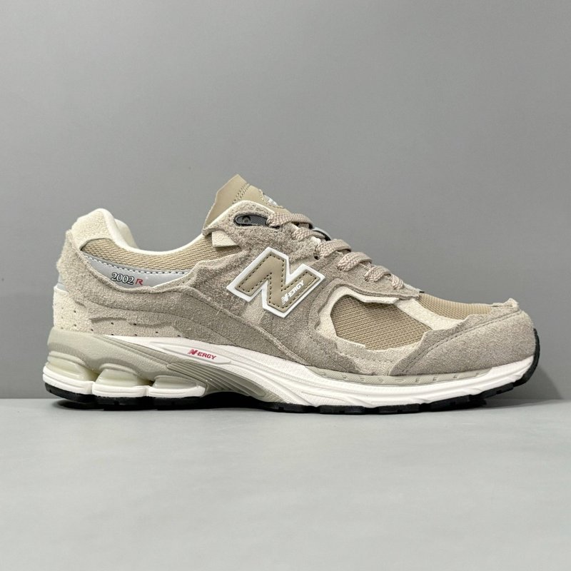 뉴발란스 NB2002R 디컨스트럭션 라이트 카키 러닝화 001-279634