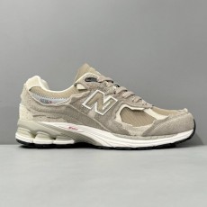 뉴발란스 NB2002R 디컨스트럭션 라이트 카키 러닝화 001-279634