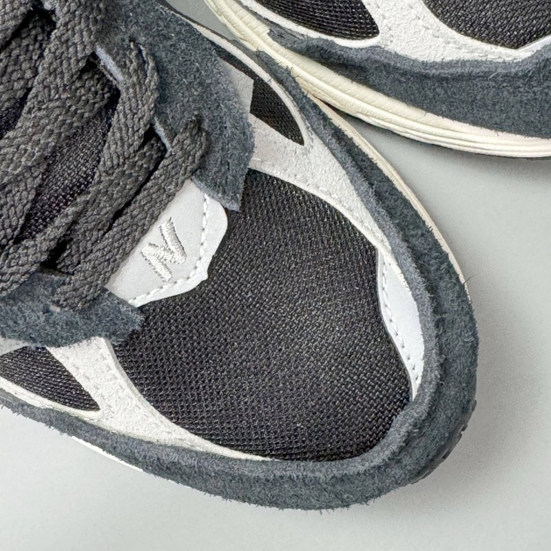 New Balance 2002R 로우탑 러닝화 001-279635