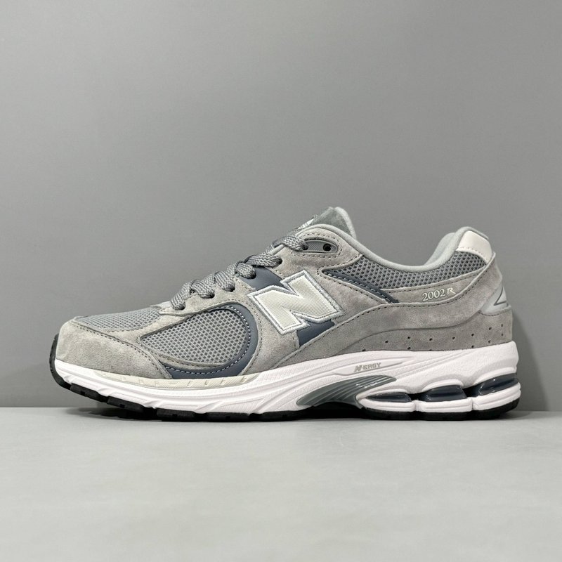 뉴발란스 NB2002R 그레이 러닝화 001-279636
