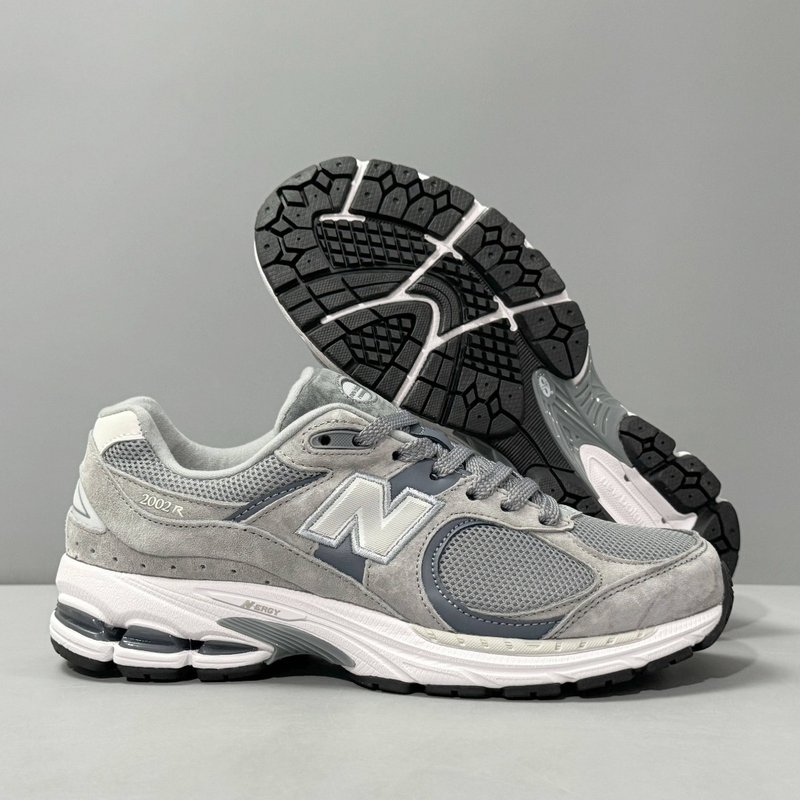 뉴발란스 NB2002R 그레이 러닝화 001-279636