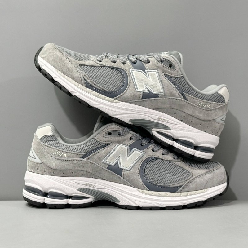 뉴발란스 NB2002R 그레이 러닝화 001-279636
