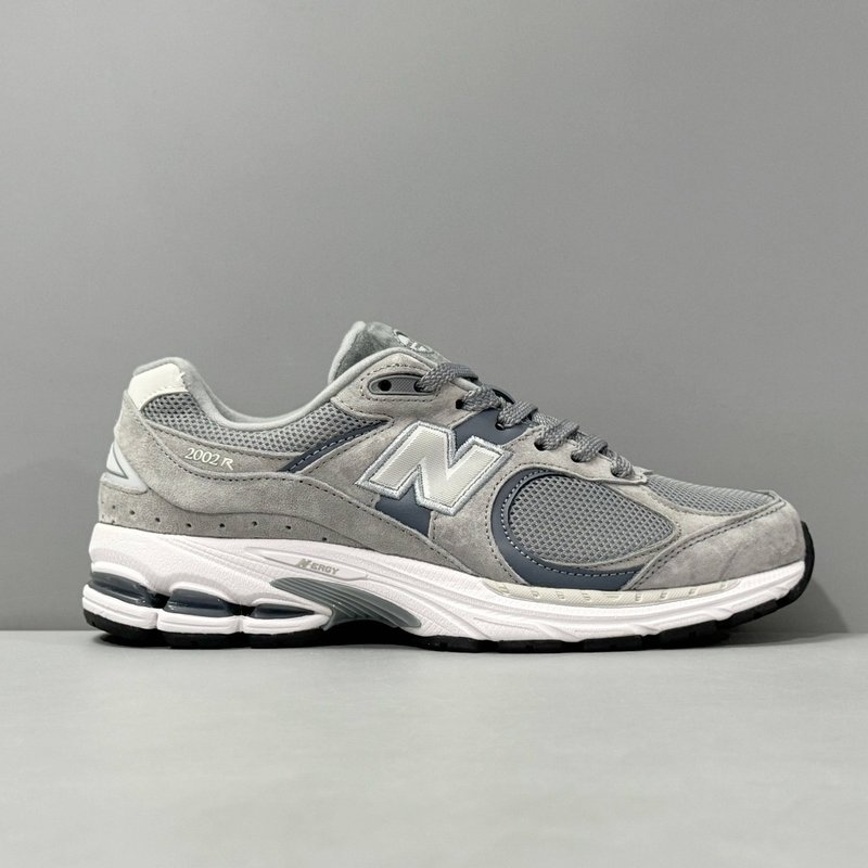 뉴발란스 NB2002R 그레이 러닝화 001-279636