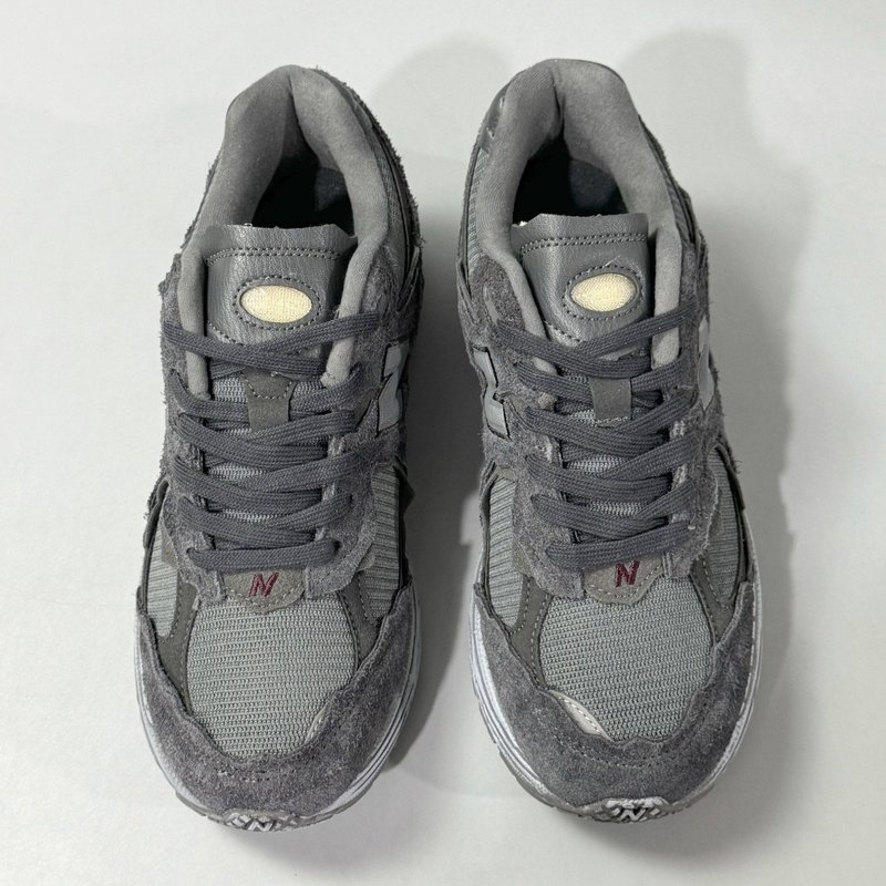 뉴발란스 2002R 레트로 러닝화 001-279649