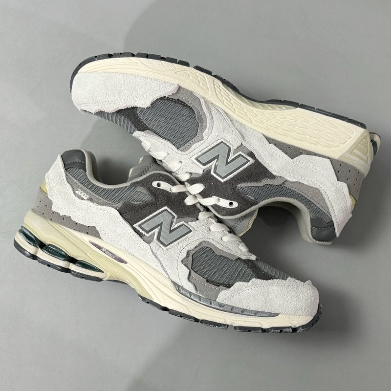 뉴발란스 2002R 클라우드 그레이 러닝화 001-279650