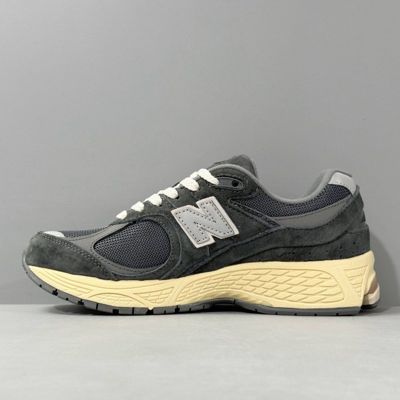 New Balance 2002R 레트로 러닝화 001-279669
