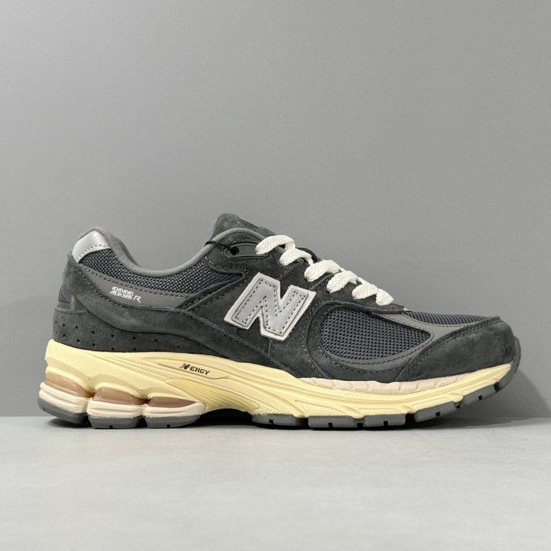 New Balance 2002R 레트로 러닝화 001-279669