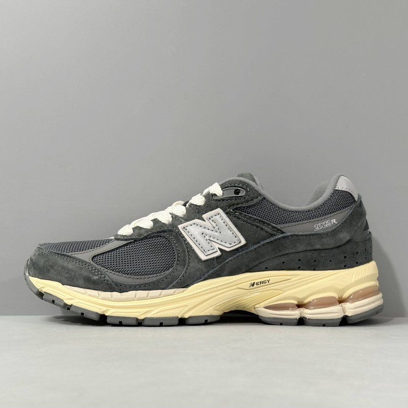 New Balance 2002R 레트로 러닝화 001-279669