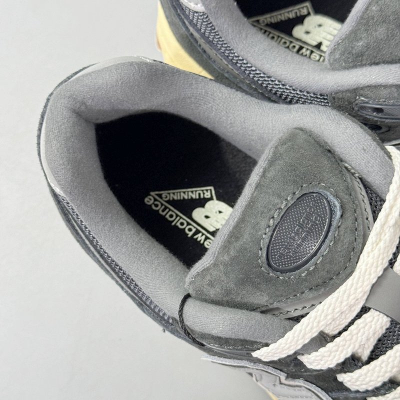 New Balance 2002R 레트로 러닝화 001-279669