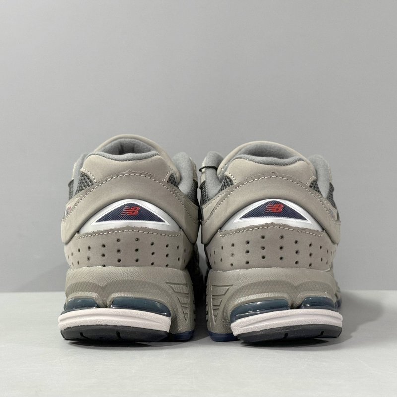 뉴발란스 2002R 레트로 러닝화 001-279671