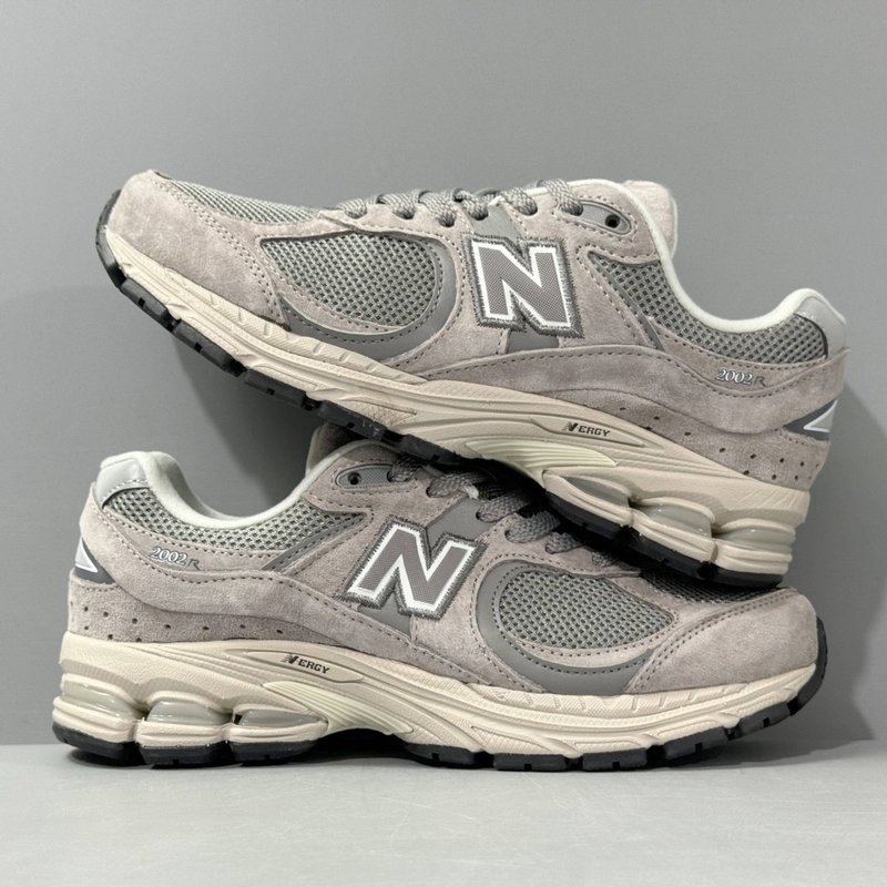 뉴발란스 NB2002R 레트로 러닝화 001-279672