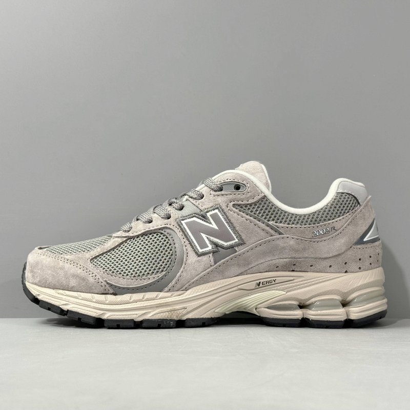 뉴발란스 NB2002R 레트로 러닝화 001-279672
