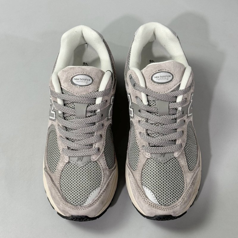 뉴발란스 NB2002R 레트로 러닝화 001-279672