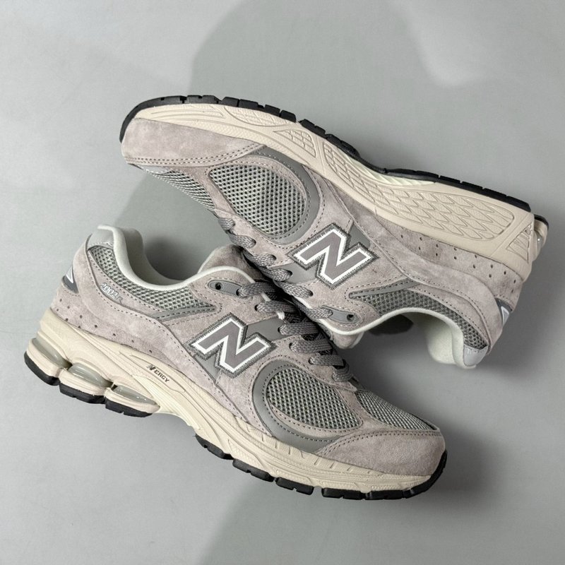 뉴발란스 NB2002R 레트로 러닝화 001-279672