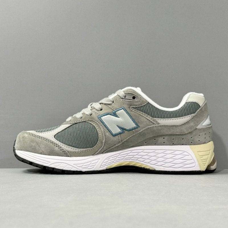 New Balance 2002R 레트로 캐주얼 러닝화 001-279675