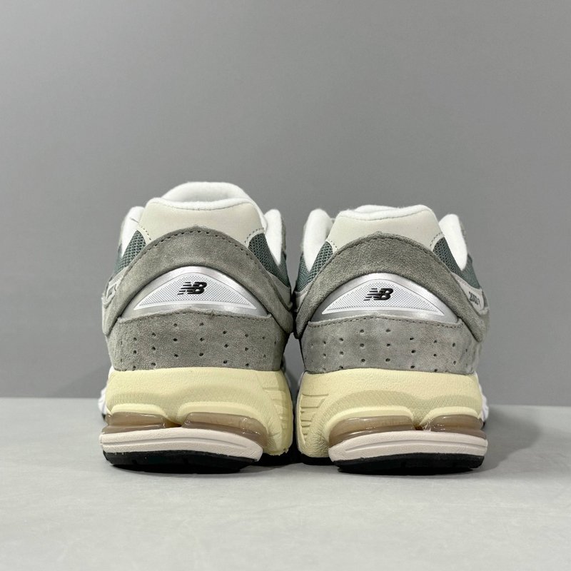 New Balance 2002R 레트로 캐주얼 러닝화 001-279675