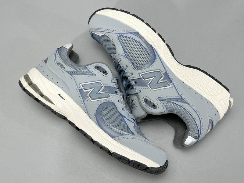 뉴발란스 NB2002R 레트로 캐주얼 러닝화 001-279714