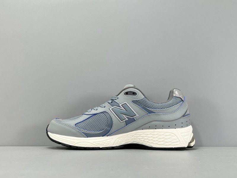 뉴발란스 NB2002R 레트로 캐주얼 러닝화 001-279714