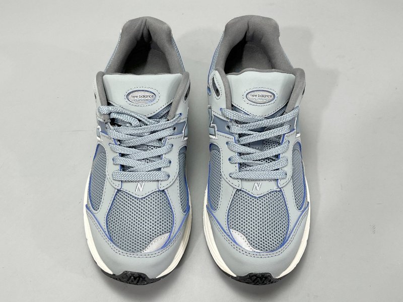 뉴발란스 NB2002R 레트로 캐주얼 러닝화 001-279714