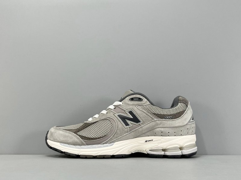 뉴발란스 NB2002R 레트로 캐주얼 러닝화 001-279756