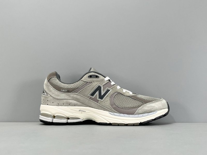뉴발란스 NB2002R 레트로 캐주얼 러닝화 001-279756