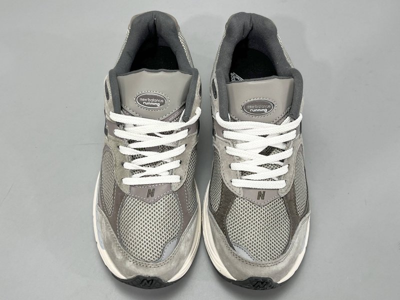 뉴발란스 NB2002R 레트로 캐주얼 러닝화 001-279756