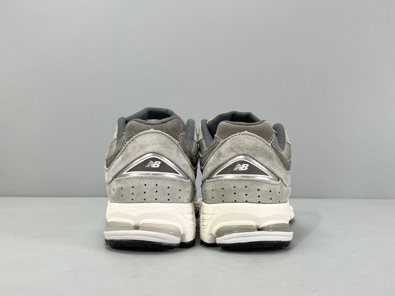 뉴발란스 NB2002R 레트로 캐주얼 러닝화 001-279756