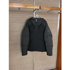 루이비통 패치 풀프린트 로고 다운자켓 001-279967