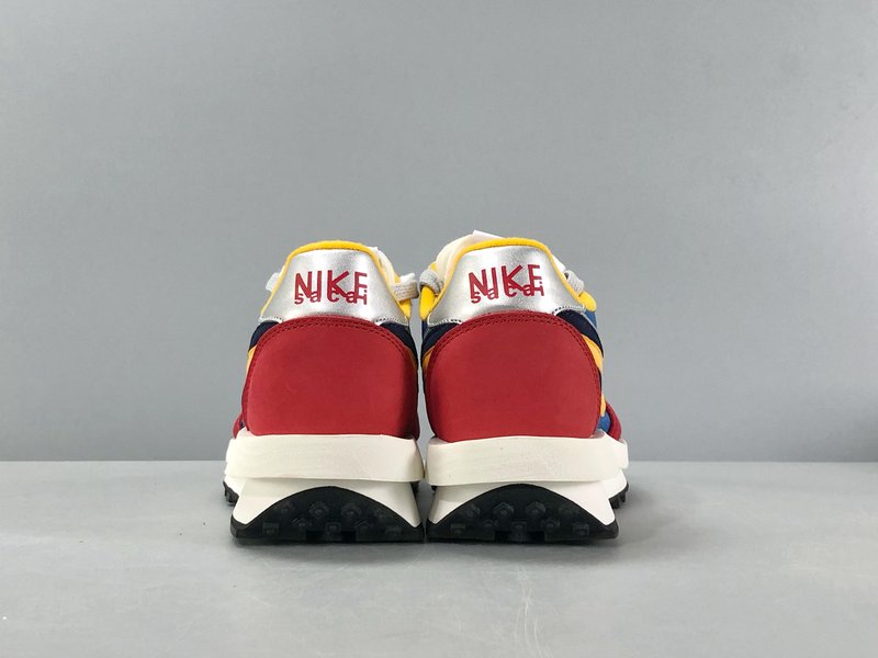 Sacai x Nike Waffle 운동화 001-280010