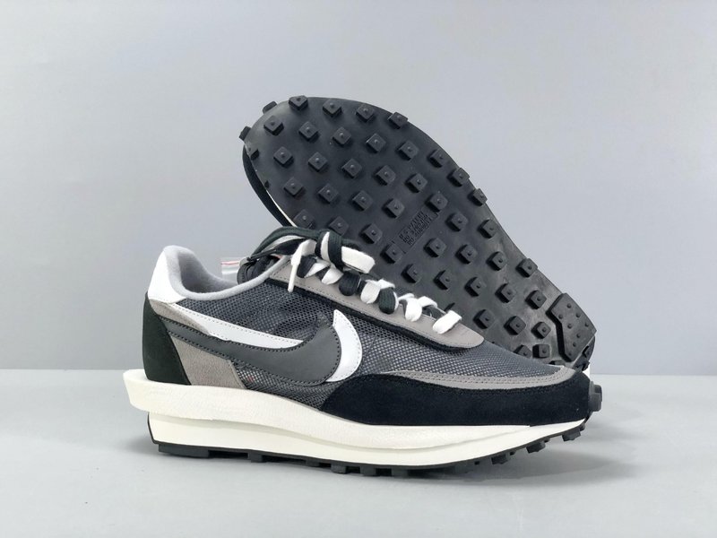 Sacai x Nike Waffle 운동화 001-280011