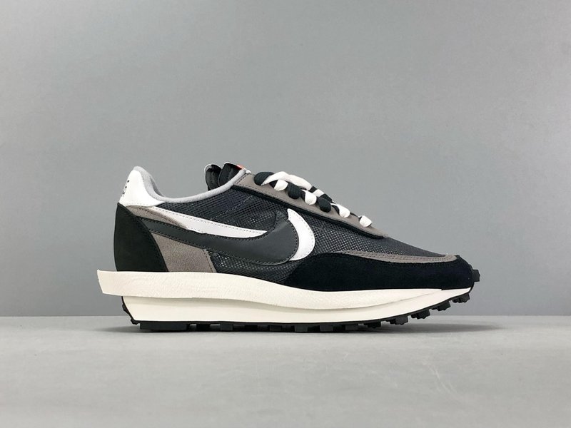 Sacai x Nike Waffle 운동화 001-280011