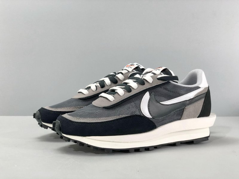 Sacai x Nike Waffle 운동화 001-280011
