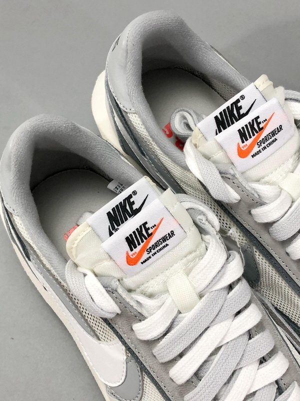 Sacai x Nike Waffle 운동화 001-280012