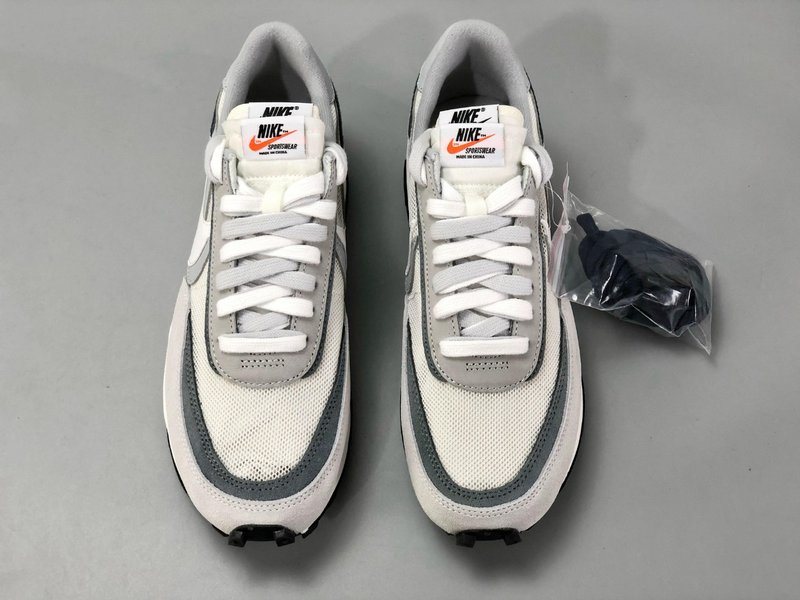 Sacai x Nike Waffle 운동화 001-280012