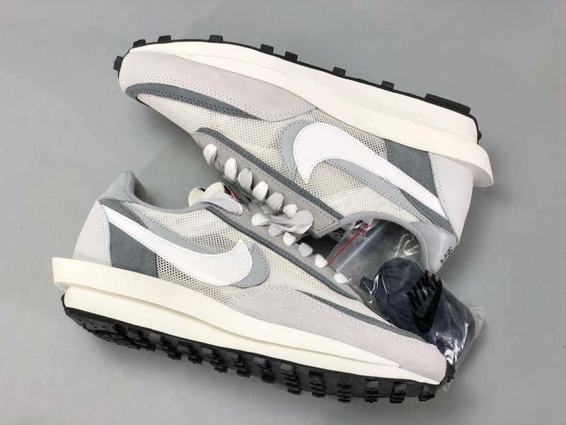Sacai x Nike Waffle 운동화 001-280012