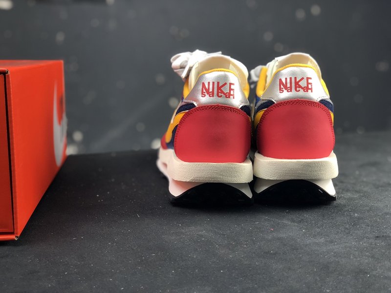 Nike Sacai 콜라보레이션 스니커즈 001-280023