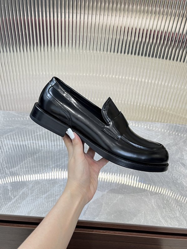 D&G 두체비나 광택 가죽 로퍼 001-280279