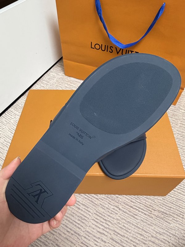 LV 남성 엠보싱 슬리퍼 001-280497