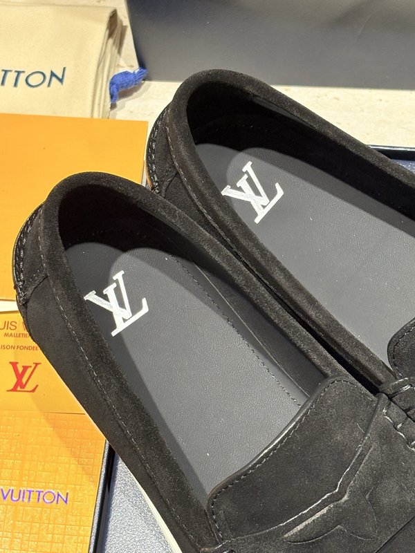 LV 스웨이드 송아지가죽 로퍼 001-280559