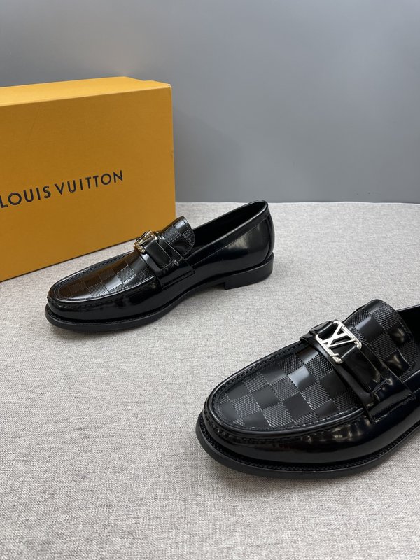LV 남성 체크 무늬 로퍼 001-280600