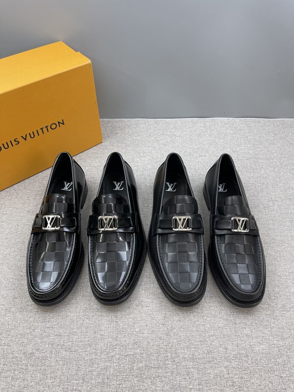 LV 남성 체크 무늬 로퍼 001-280600