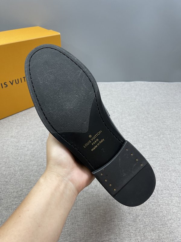 LV 남성 체크 무늬 로퍼 001-280600