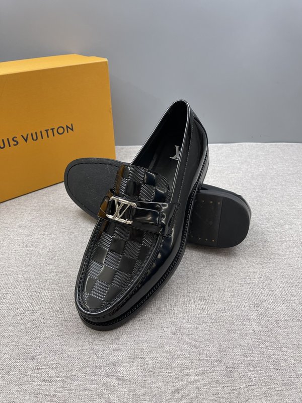 LV 남성 체크 무늬 로퍼 001-280600