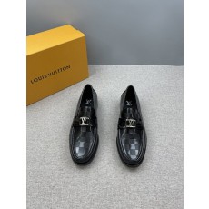 LV 남성 체크 무늬 로퍼 001-280600